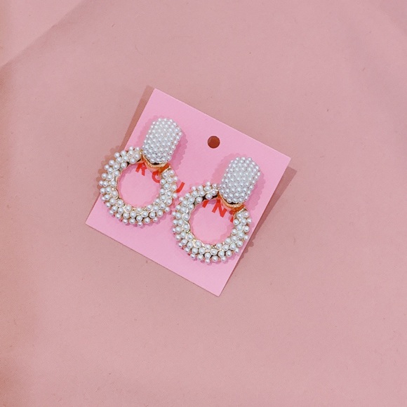 Short Pearl Hoop Statement Earrings - Picture 2 of 3